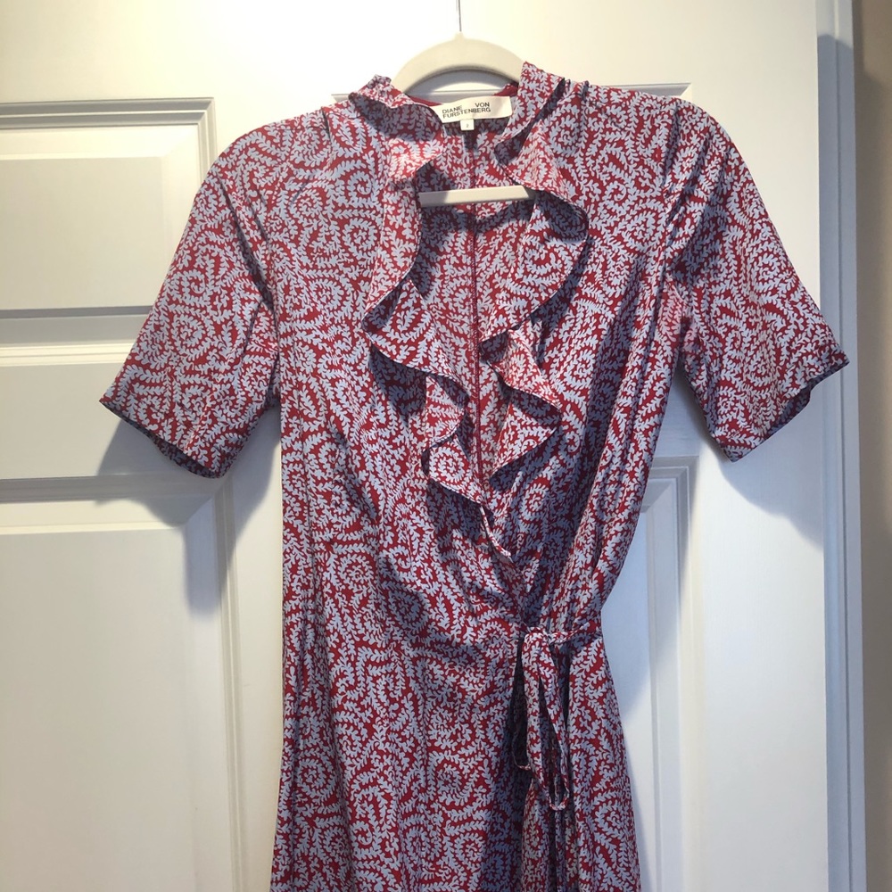 Diane Von Furstenberg 100% silk wrap dress